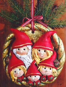 En nissefamilie i guldramme